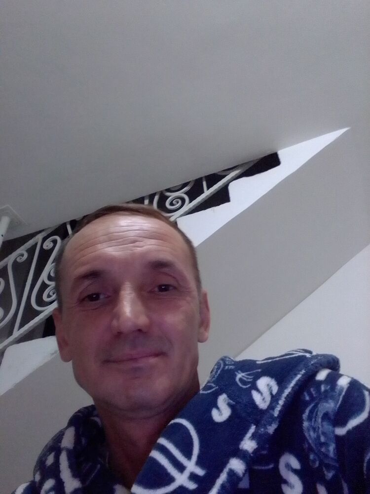  38957119  Ayrat, 49 ,    