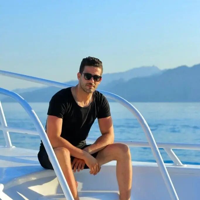  46303829  Adam, 29 ,    