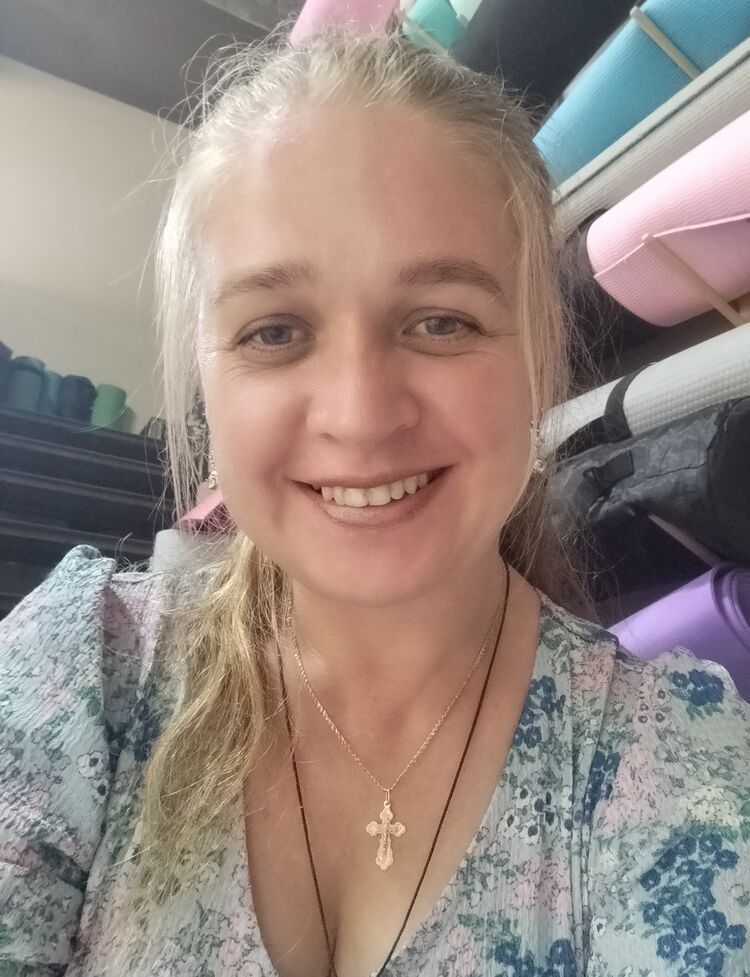  ,   Veronica, 40 ,   ,   