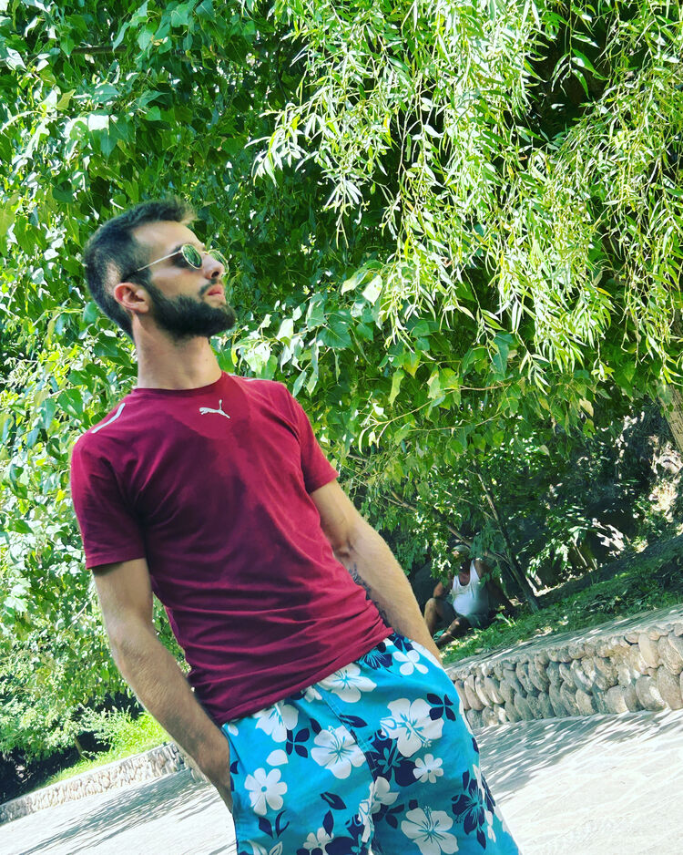  41208579  Vazgen, 24 ,    