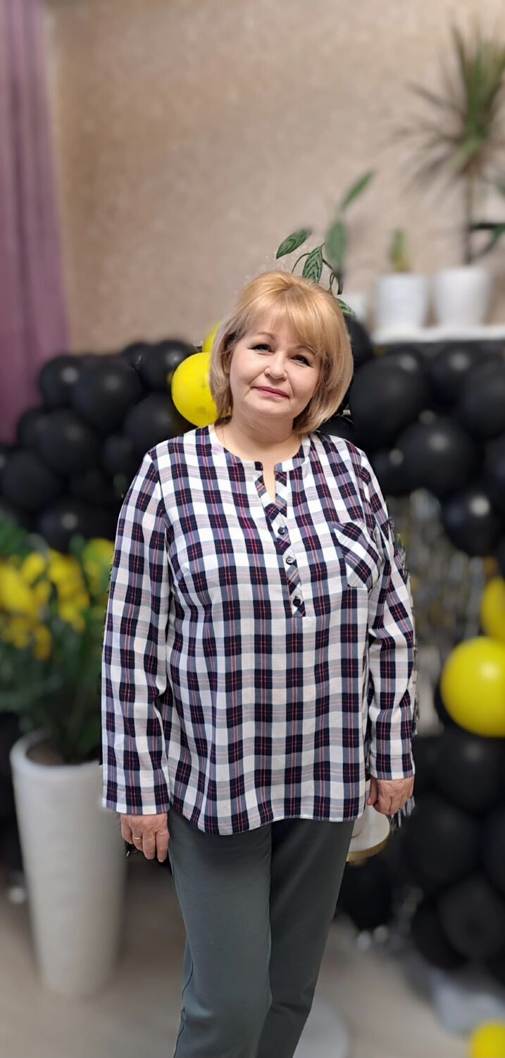  54161549  Silvia, 53 ,    