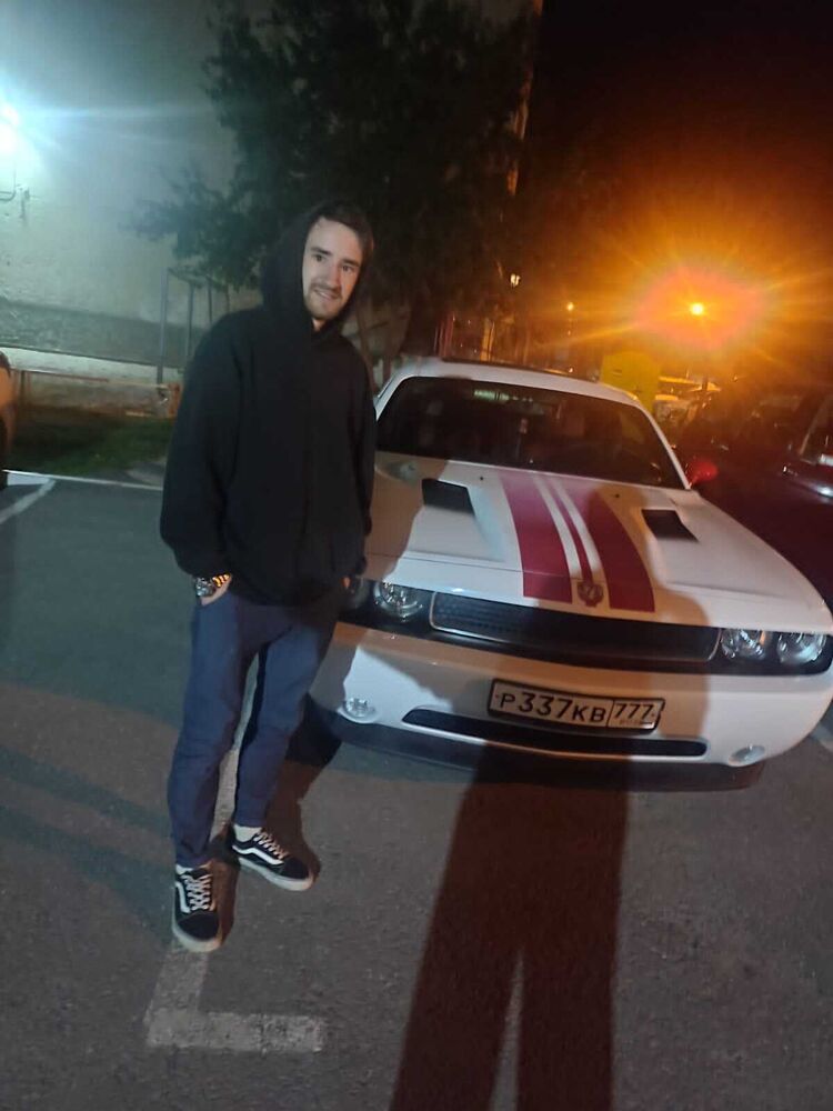  29534299  Konstantin, 24 ,    