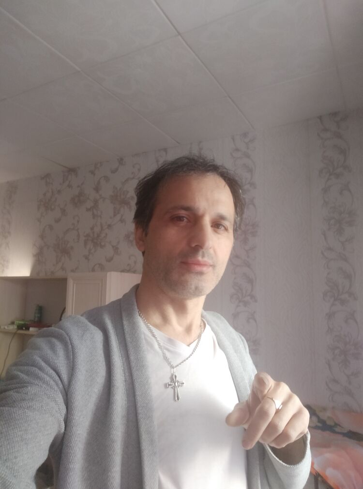  54120459  Ovik, 49 ,    