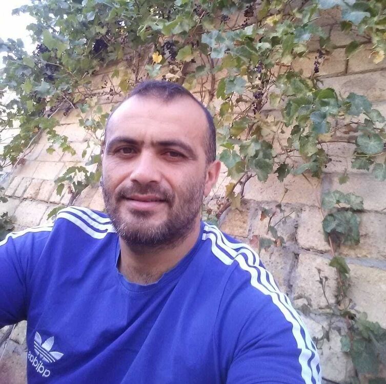  43324379  Rasim, 37 ,    