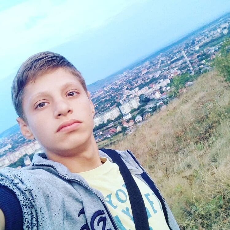  Zahony,   , 25 ,   