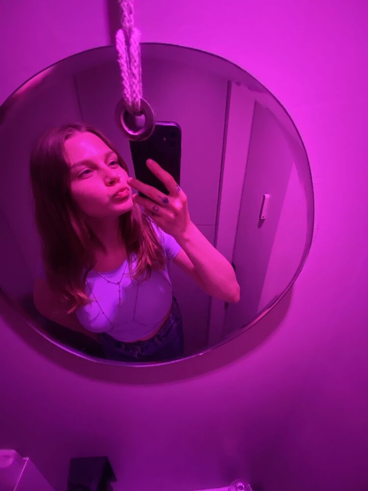  -,   Daria, 20 ,   ,   