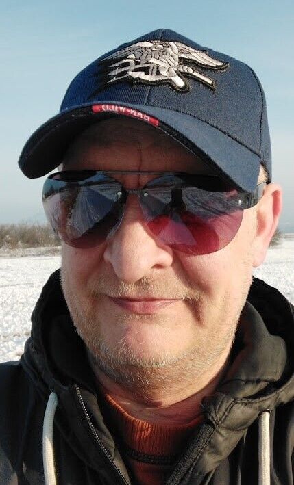  51465269  Igor, 54 ,    