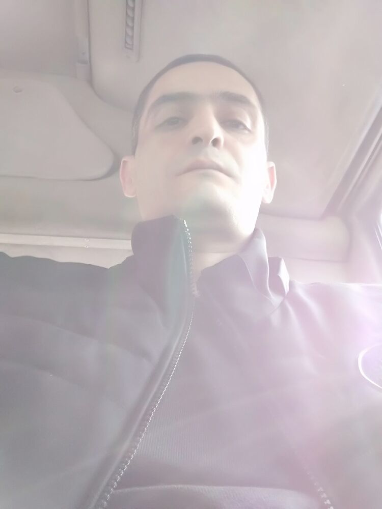  15329349  Artur, 48 ,    