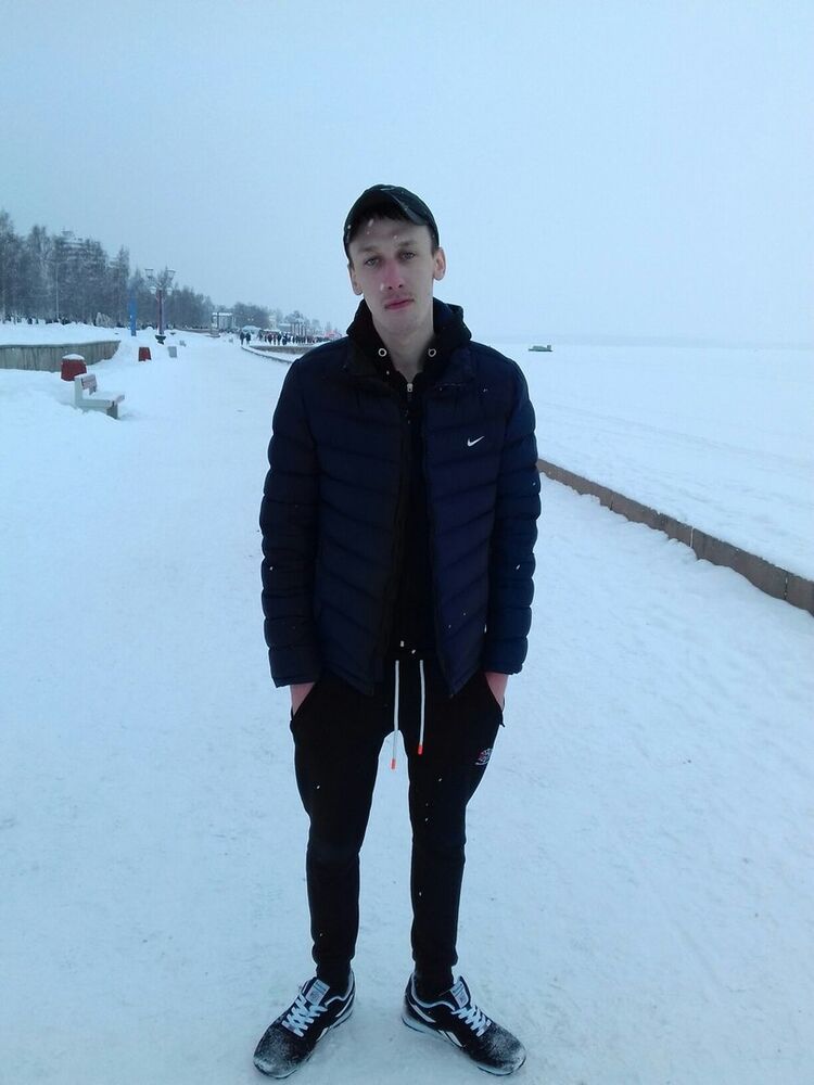  41560449  Vladislav, 31 ,    