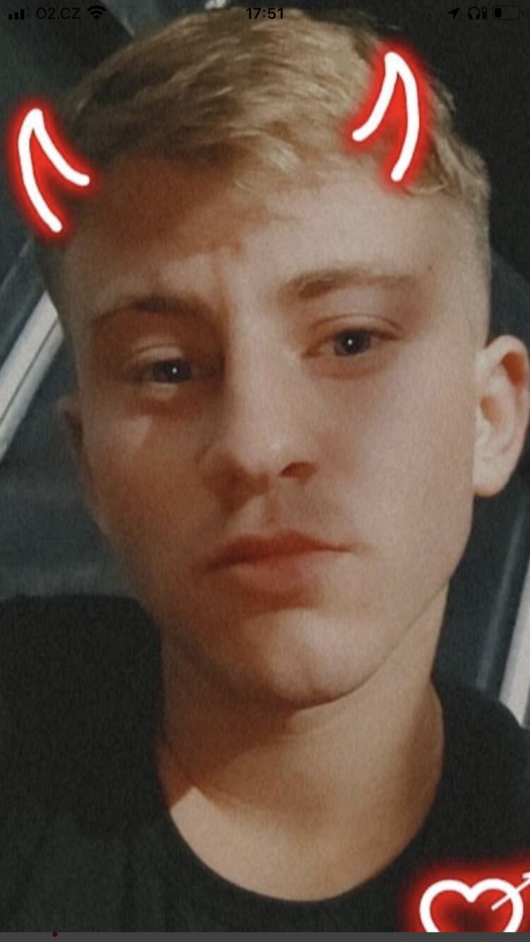  36084599  Denis, 22 ,    Praha