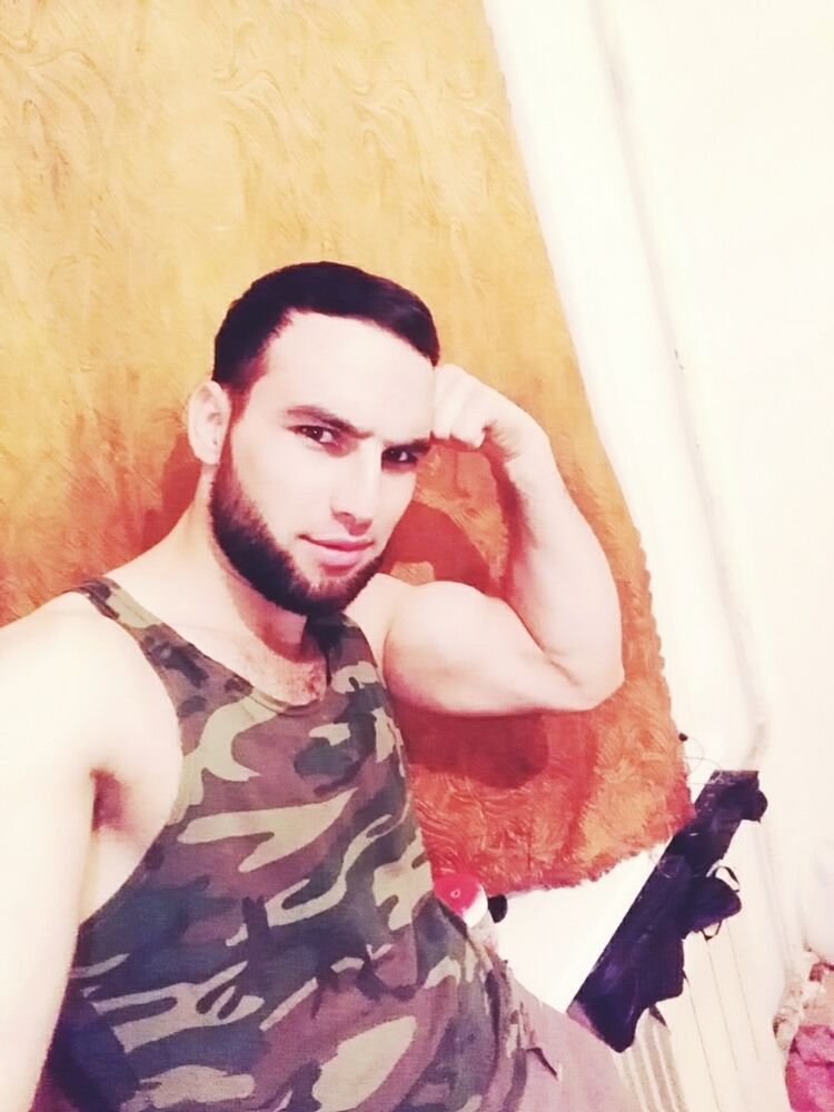  15436809  Karom, 31 ,    