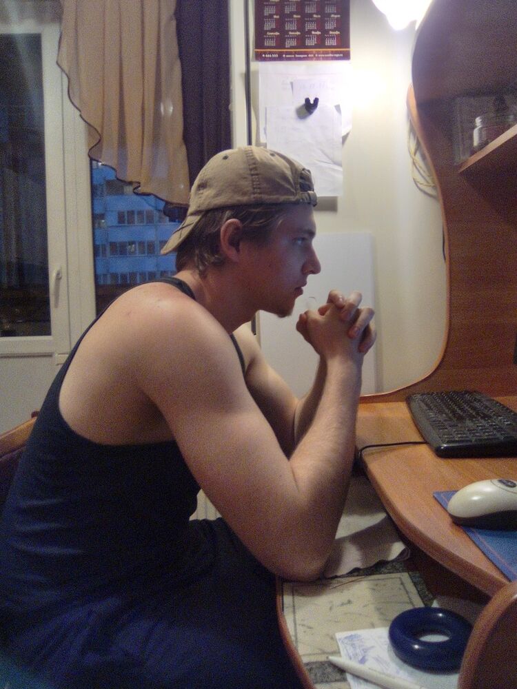  9803999  Maximilian, 30 ,    