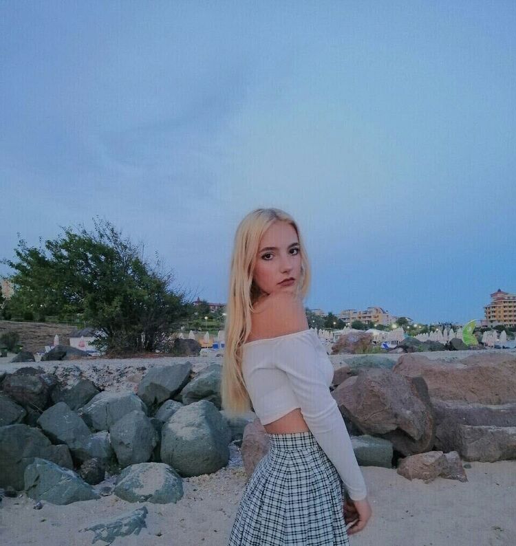  ,   Nika, 22 ,   ,   