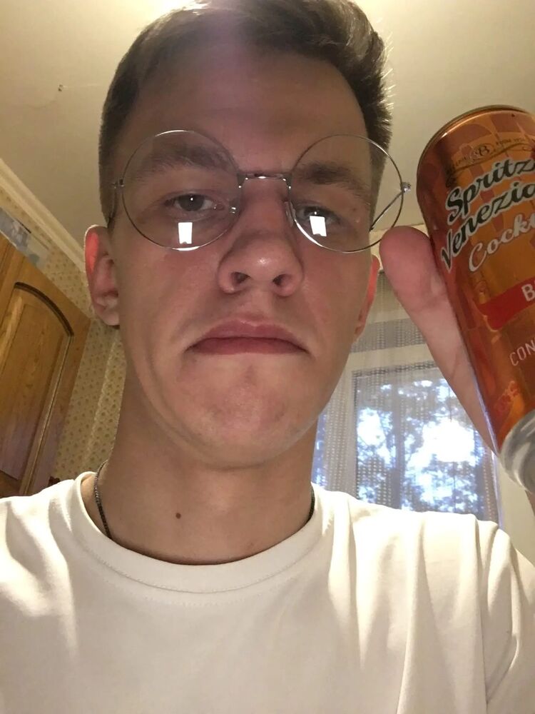  ,   Vlad, 22 ,   ,   