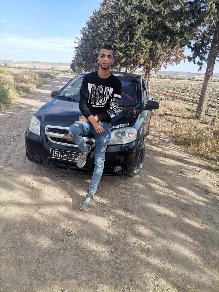  24724179  Mohamed, 25 ,    