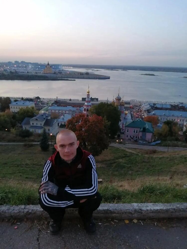  44235189  Anton, 36 ,    