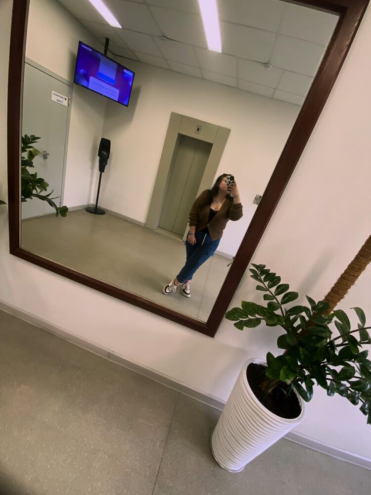  45422069  Alina, 25 ,    