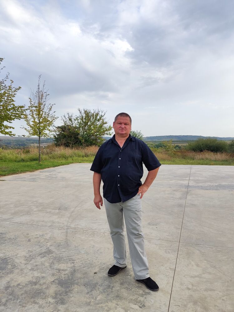  54051659  Oleg, 55 ,    