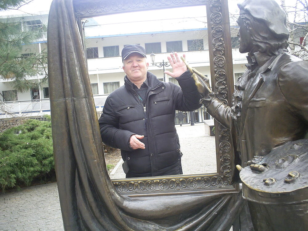  25313889  Valentin, 72 ,    