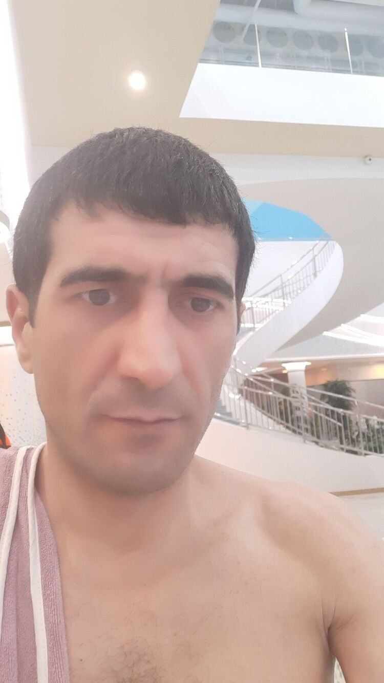  42731279  Artur, 41 ,     