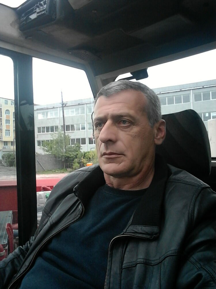  9356959  David, 57 ,    