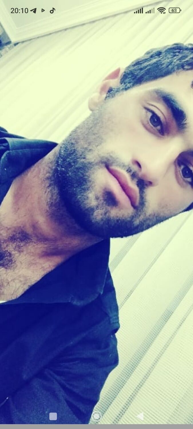  49043719  Rafik, 18 ,    