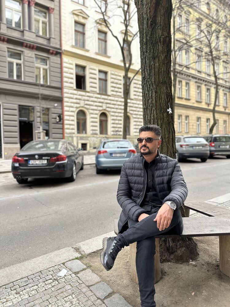  42057719  Mustafa, 32 ,    Praha