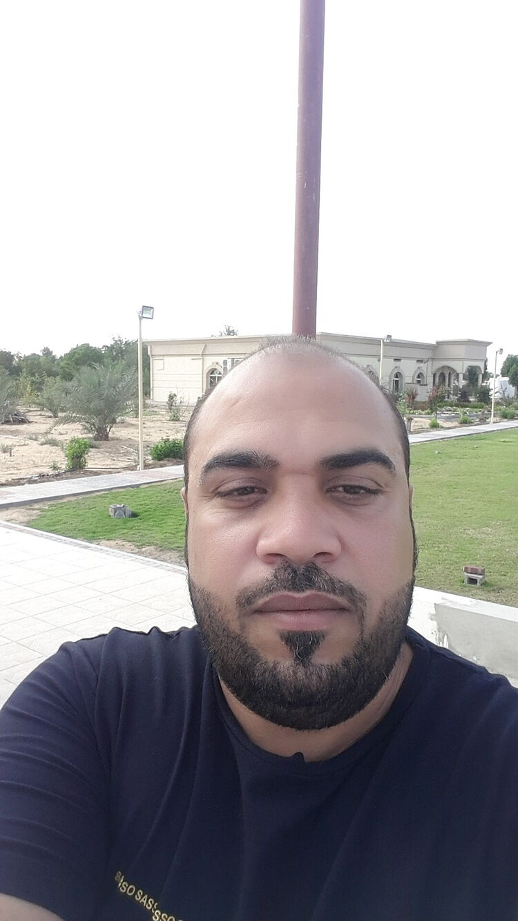  25084259  Mamdouh, 45 ,    