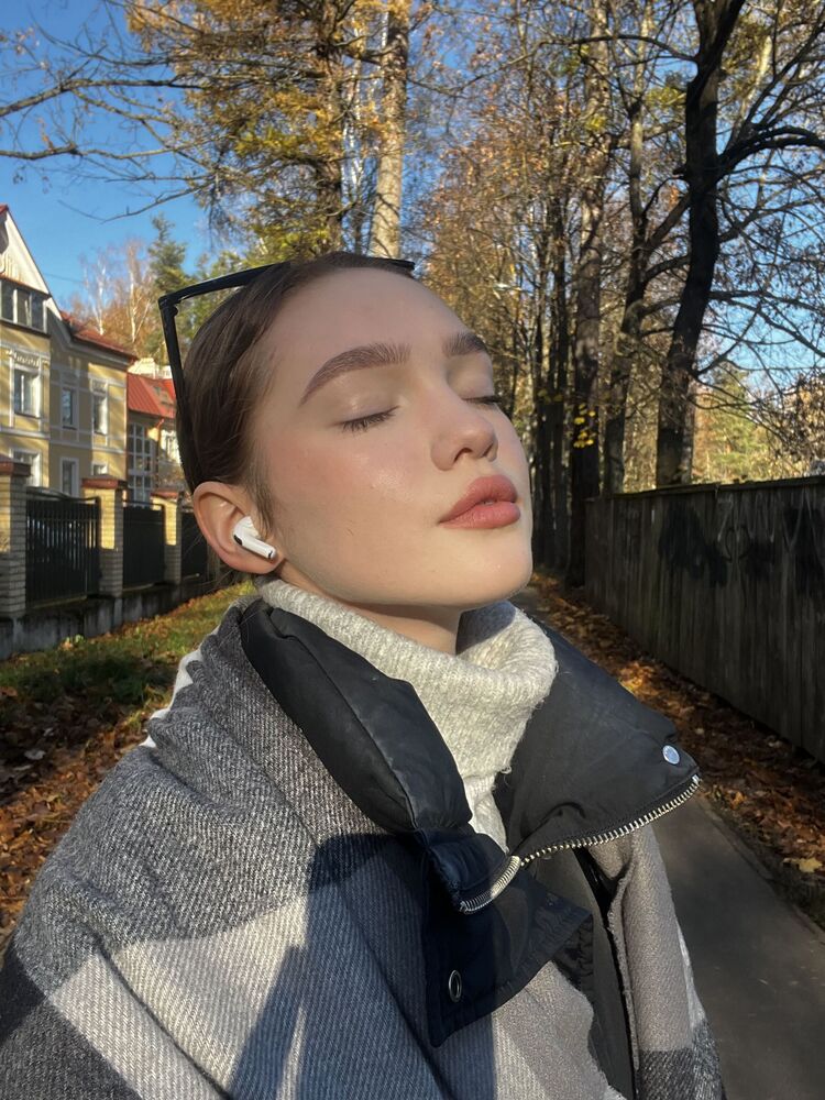  30574579  Anastasia, 22 ,    -