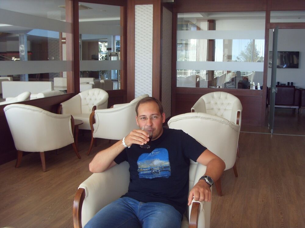  ,   Valentin, 37 ,   ,   , c 