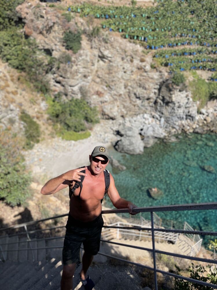  42404549  Sergei, 45 ,    