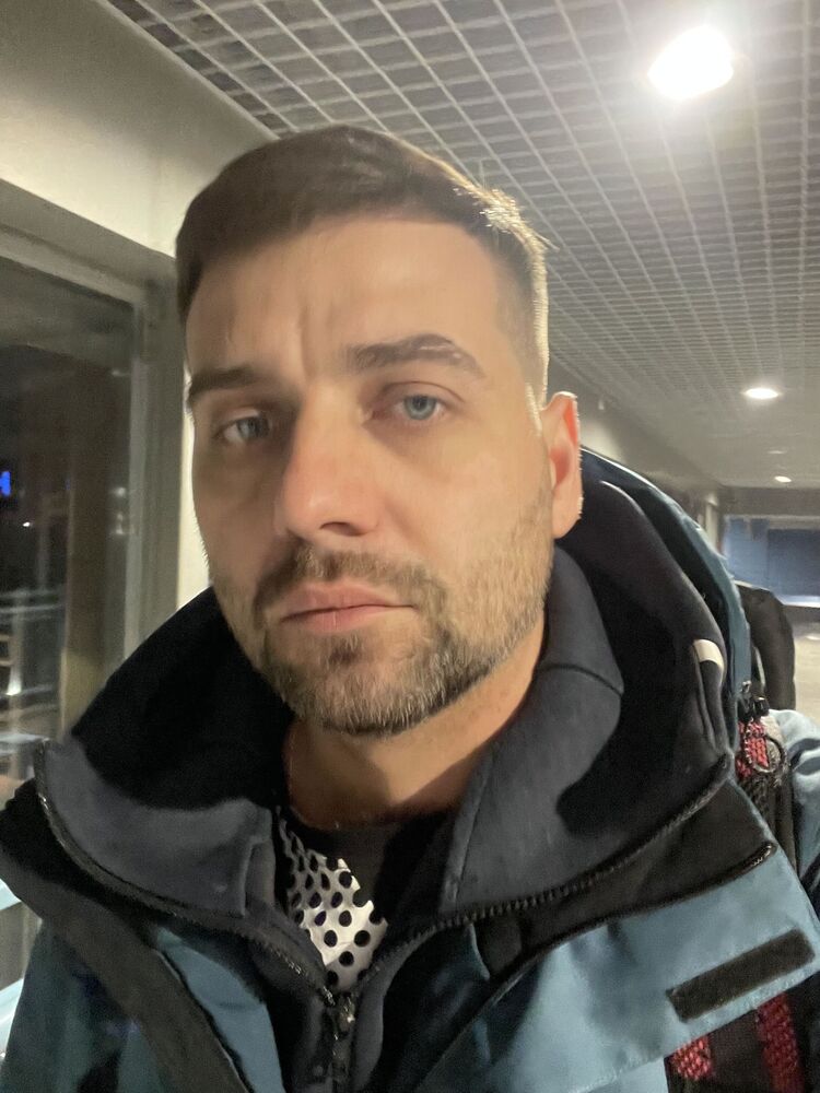  31279829  Evgenii, 34 ,    