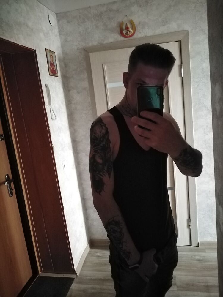  29279509  Roman, 32 ,    