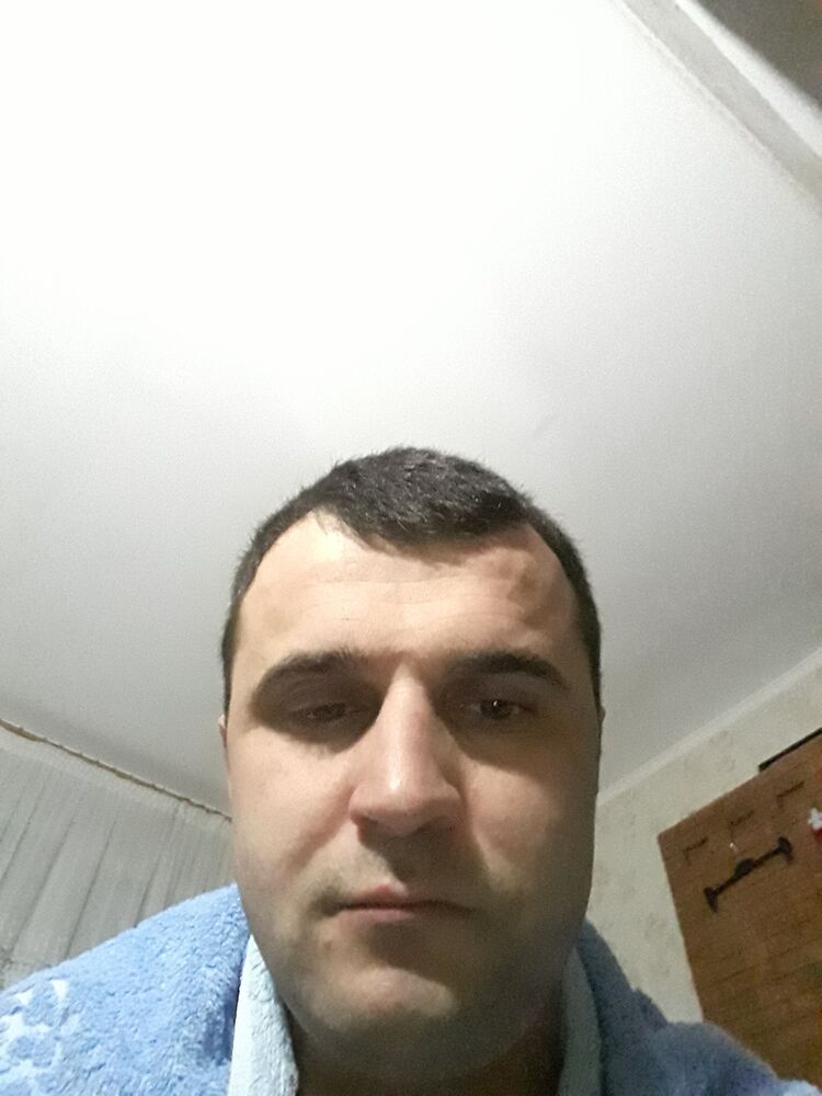  32181759  Artiom, 38 ,    