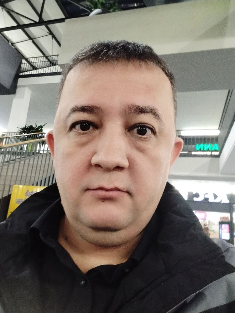  51835969  Alisher, 40 ,    Praha