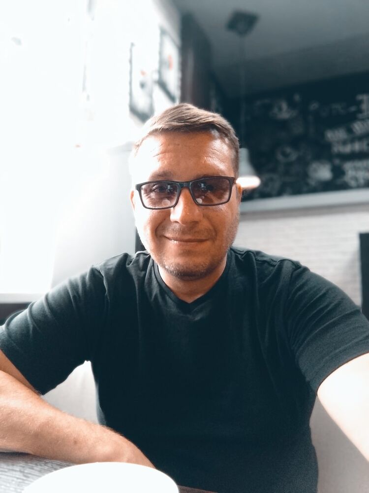  54558919  Roman, 41 ,    