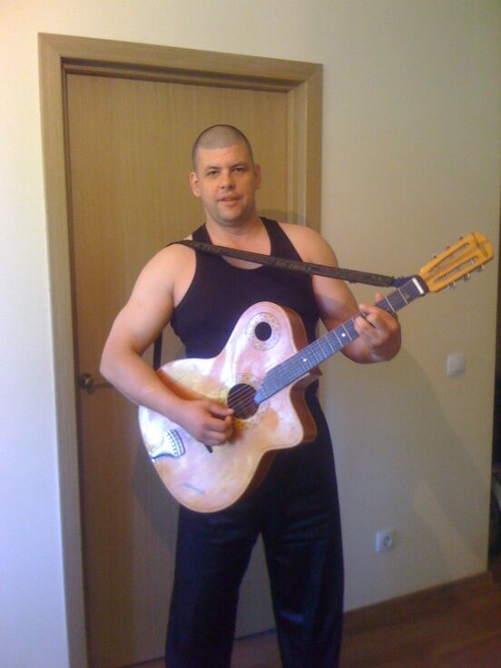  45257079  Jon, 45 ,    