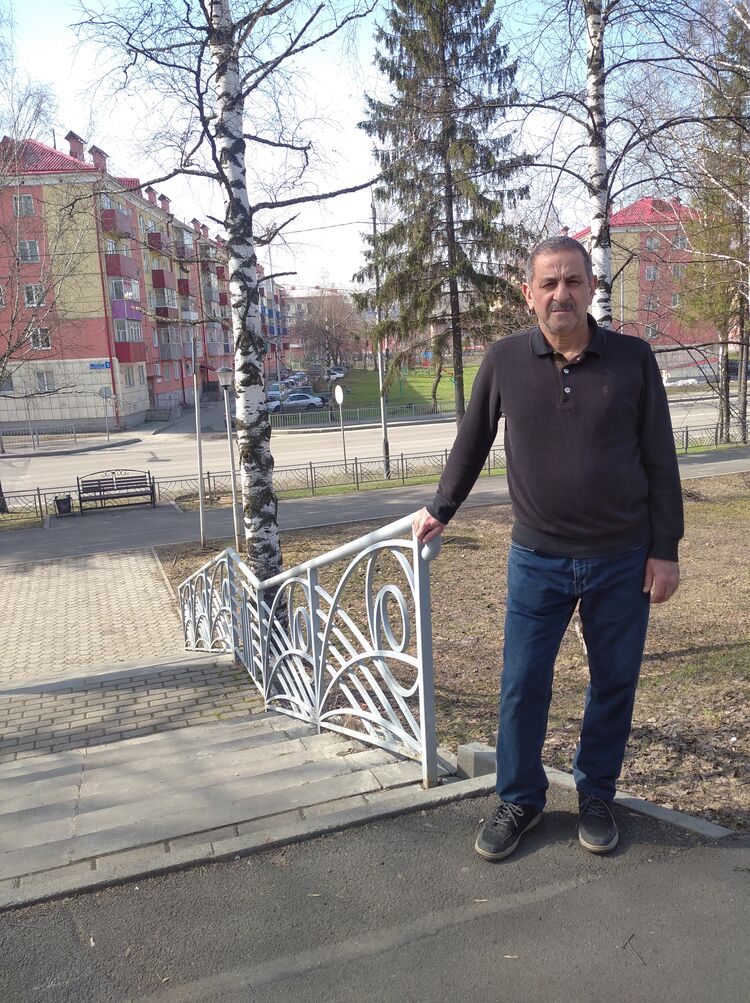  48710319  Adil, 62 ,    