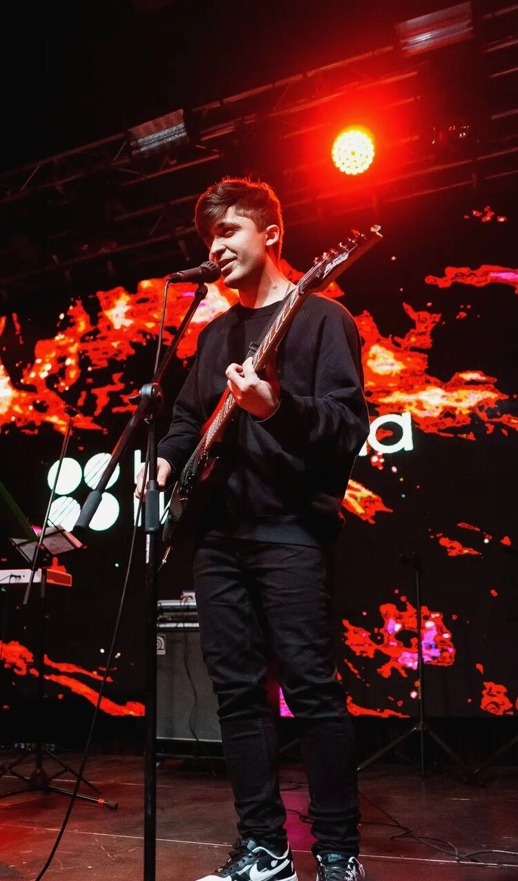  41360469  Arti, 28 ,    