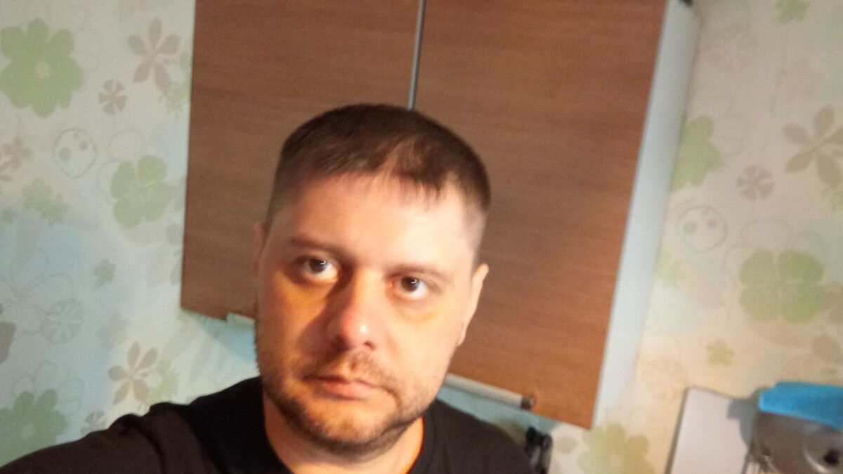  12425349  Pavel, 42 ,    