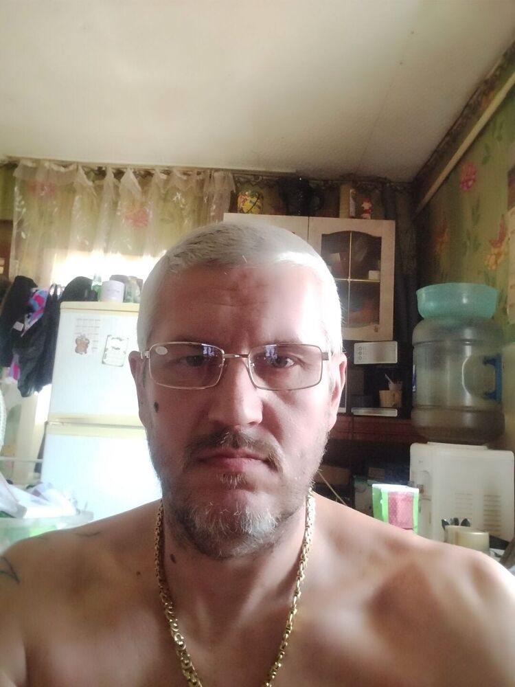  43023939  Viktor, 49 ,    