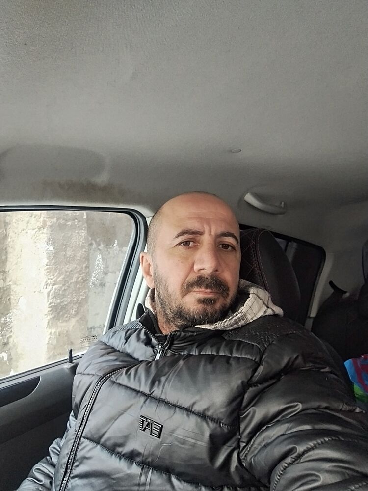  52037849  Rasim, 46 ,    