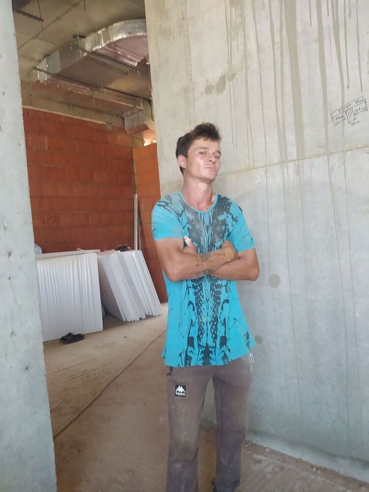  53539359  ZACH, 27 ,    