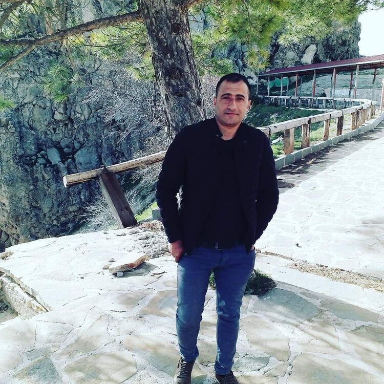  40276129  Ahmet, 40 ,    