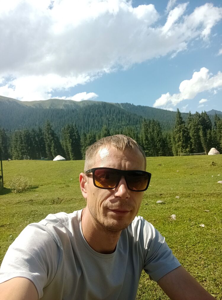  40152559  Pavel, 41 ,    