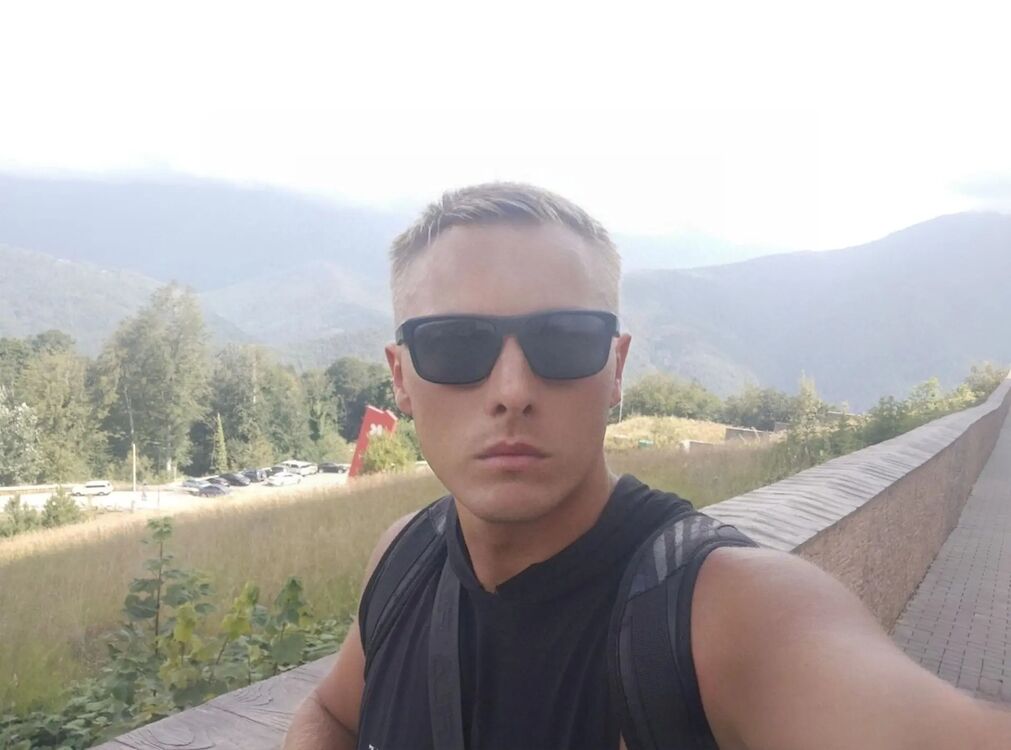  44587869  Konstantin, 38 ,    