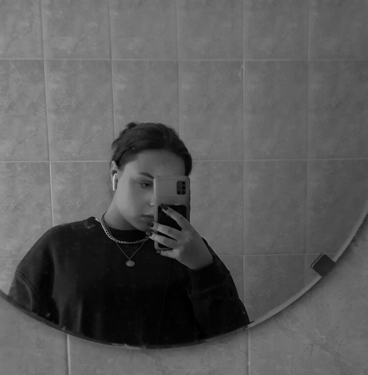   ,   Anna, 22 ,   ,   , 