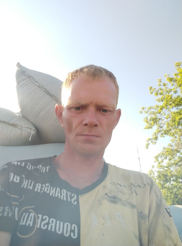  43981459  Andrei, 44 ,    