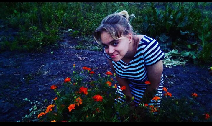  ,   Veronika, 21 ,   ,   