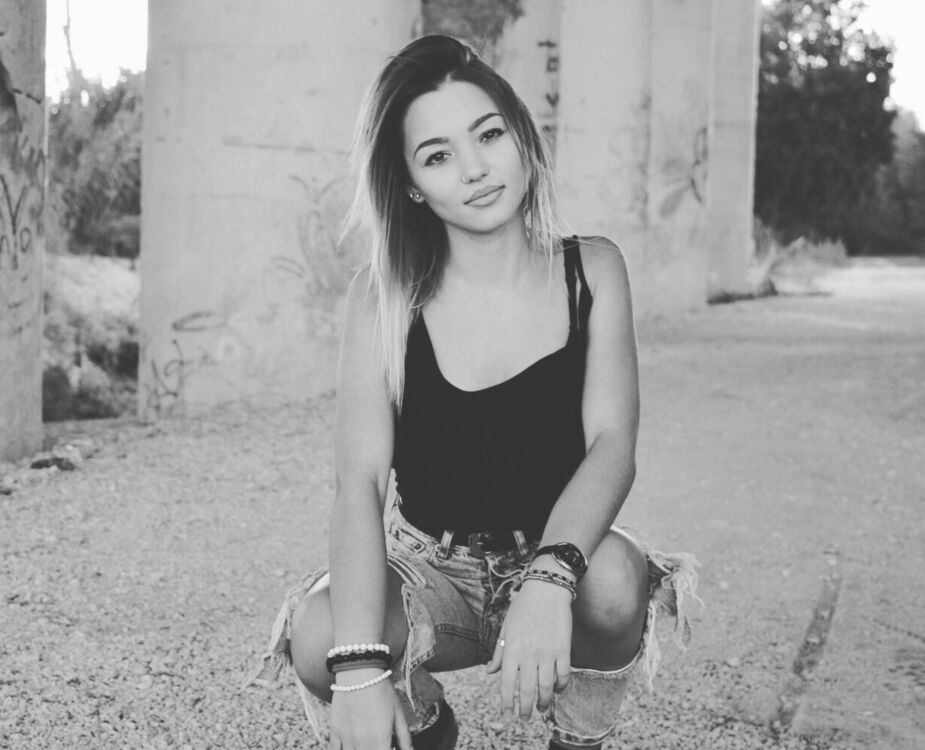  ,   Cristina, 29 ,   ,   , c 